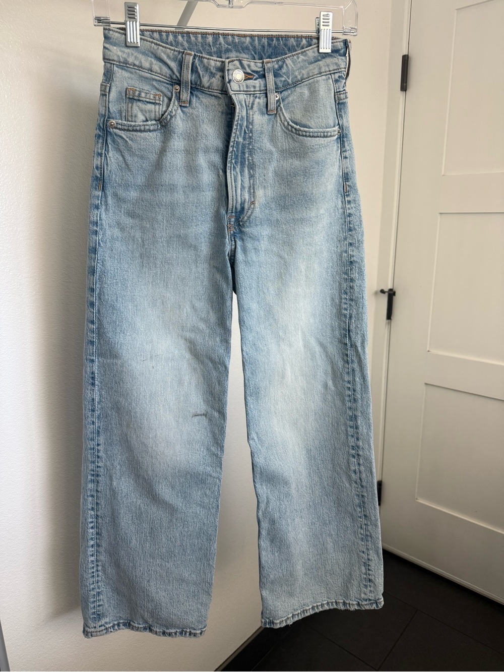H&M womenโs high rise wide leg crop jean